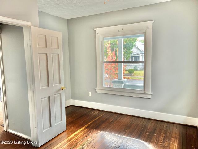 2327 W Oak St, Louisville, KY 40210