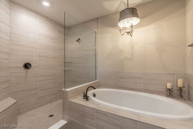 16375 Viansa WAY 102, Naples, FL 34110