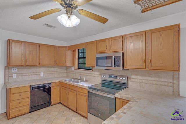 115 S Lake Drive, Perry, GA 31069