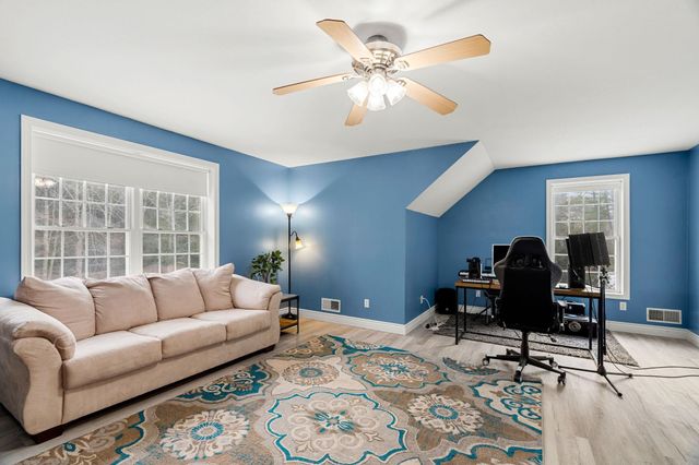 23 Camp Lee Road, Epping, NH 03042