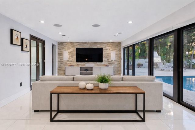 8363 SW 98th St, Miami, FL 33156