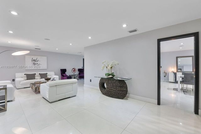 8363 SW 98th St, Miami, FL 33156