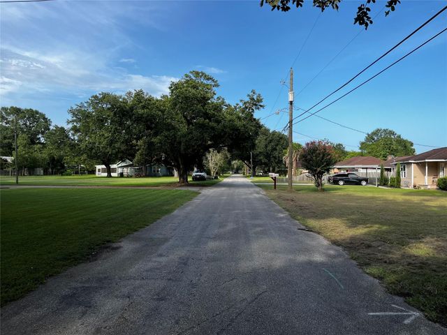 1816 Willow Street, Liberty, TX 77575