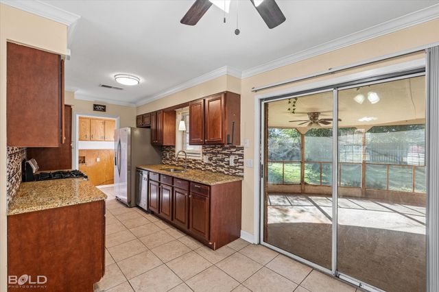 2710 Higgins Street, Shreveport, LA 71104