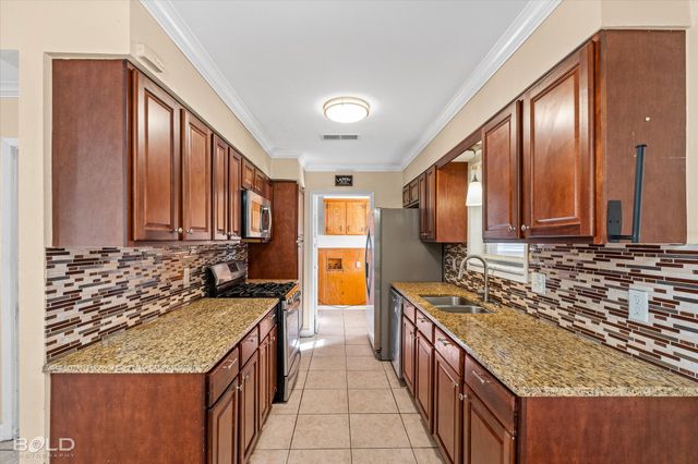 2710 Higgins Street, Shreveport, LA 71104