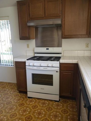 329 S Sierra Madre S, Palm Desert, CA 92260