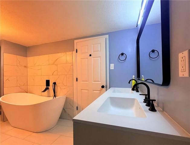 11221 Herrick Avenue, Kansas City, MO 64134