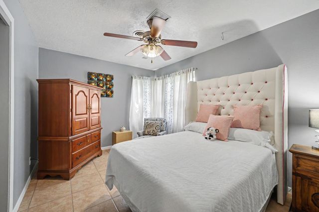 922 Peach Spring Drive, Houston, TX 77088