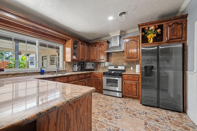 922 Peach Spring Drive, Houston, TX 77088