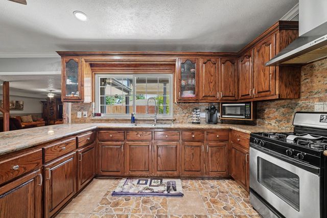 922 Peach Spring Drive, Houston, TX 77088