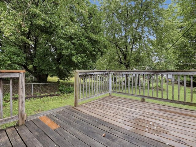 2309 S Crescent Avenue, Independence, MO 64052