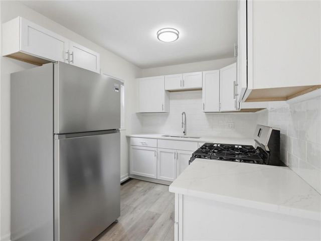 2309 S Crescent Avenue, Independence, MO 64052