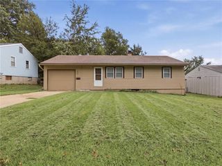 2309 S Crescent Avenue, Independence, MO 64052