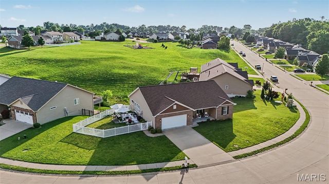 501 Micahs Way, Columbia, IL 62236