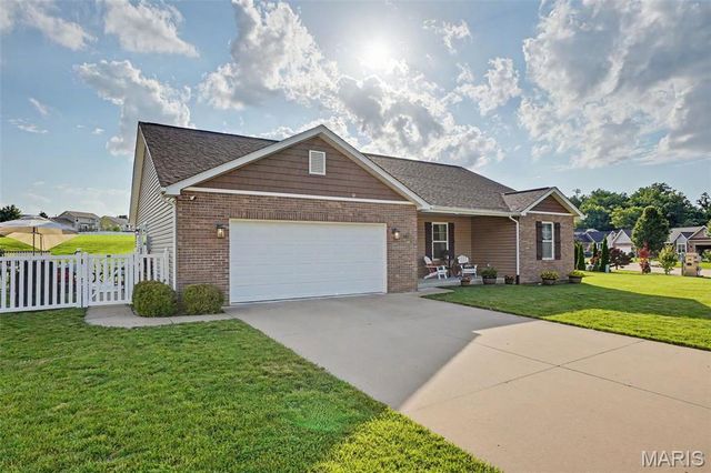 501 Micahs Way, Columbia, IL 62236