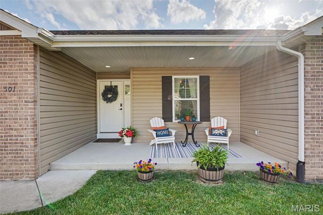 501 Micahs Way, Columbia, IL 62236