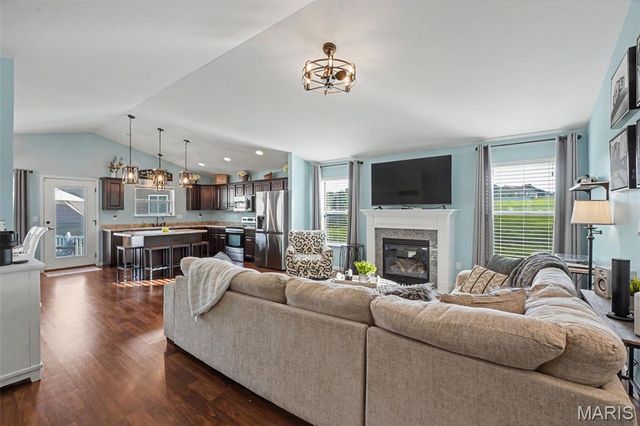 501 Micahs Way, Columbia, IL 62236