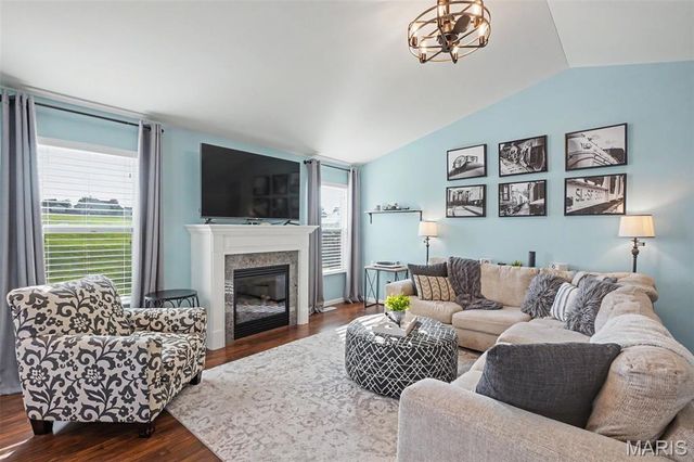 501 Micahs Way, Columbia, IL 62236