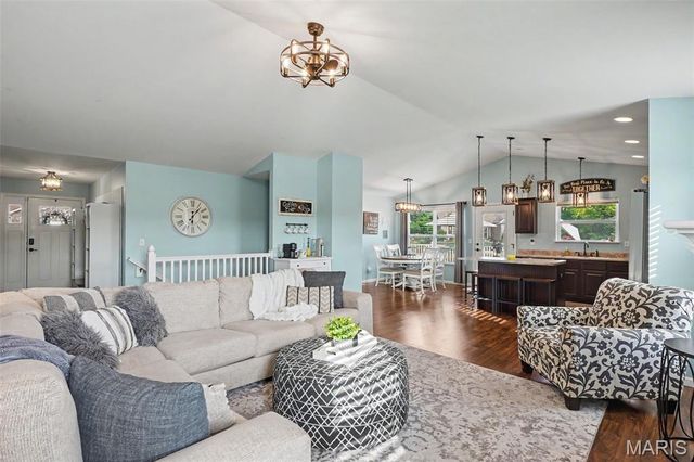 501 Micahs Way, Columbia, IL 62236