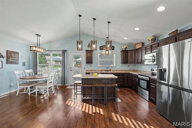 501 Micahs Way, Columbia, IL 62236