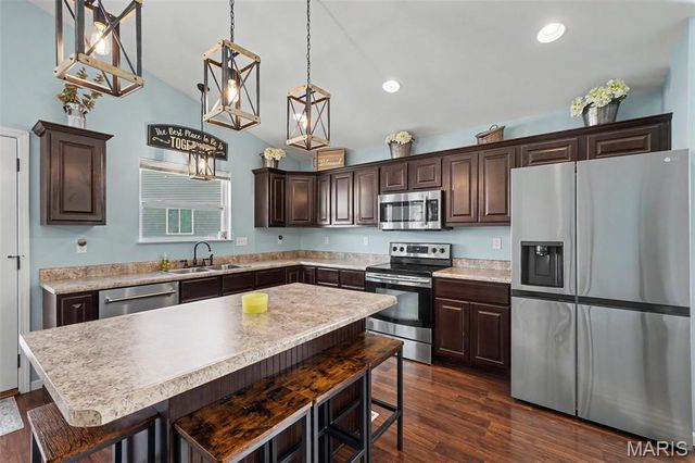 501 Micahs Way, Columbia, IL 62236