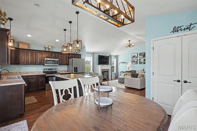 501 Micahs Way, Columbia, IL 62236