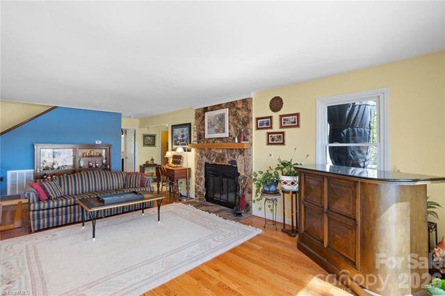 144 Riverside Court, Lexington, NC 27292