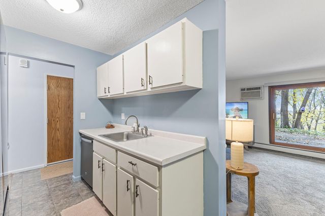 12992 Nicollet Avenue 102, Burnsville, MN 55337