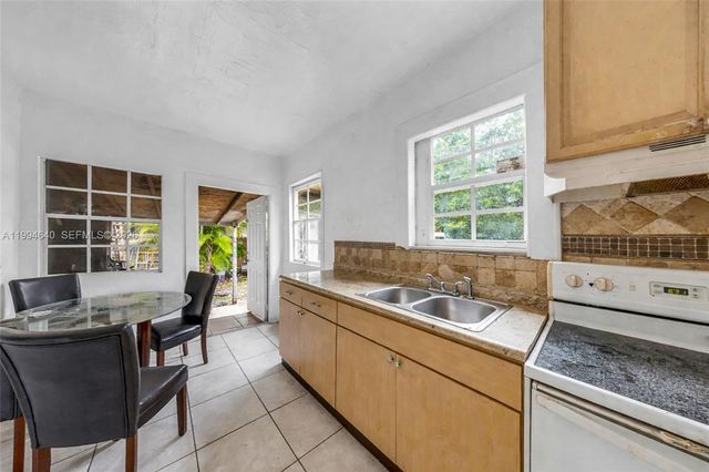 2223 NW 3rd St, Miami, FL 33125