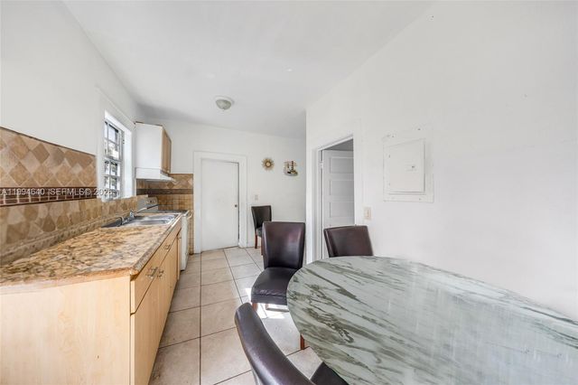 2223 NW 3rd St, Miami, FL 33125