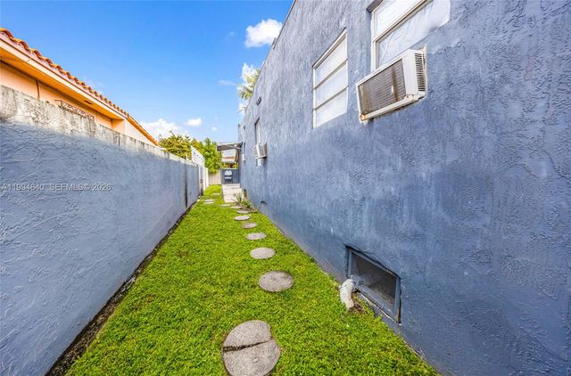 2223 NW 3rd St, Miami, FL 33125