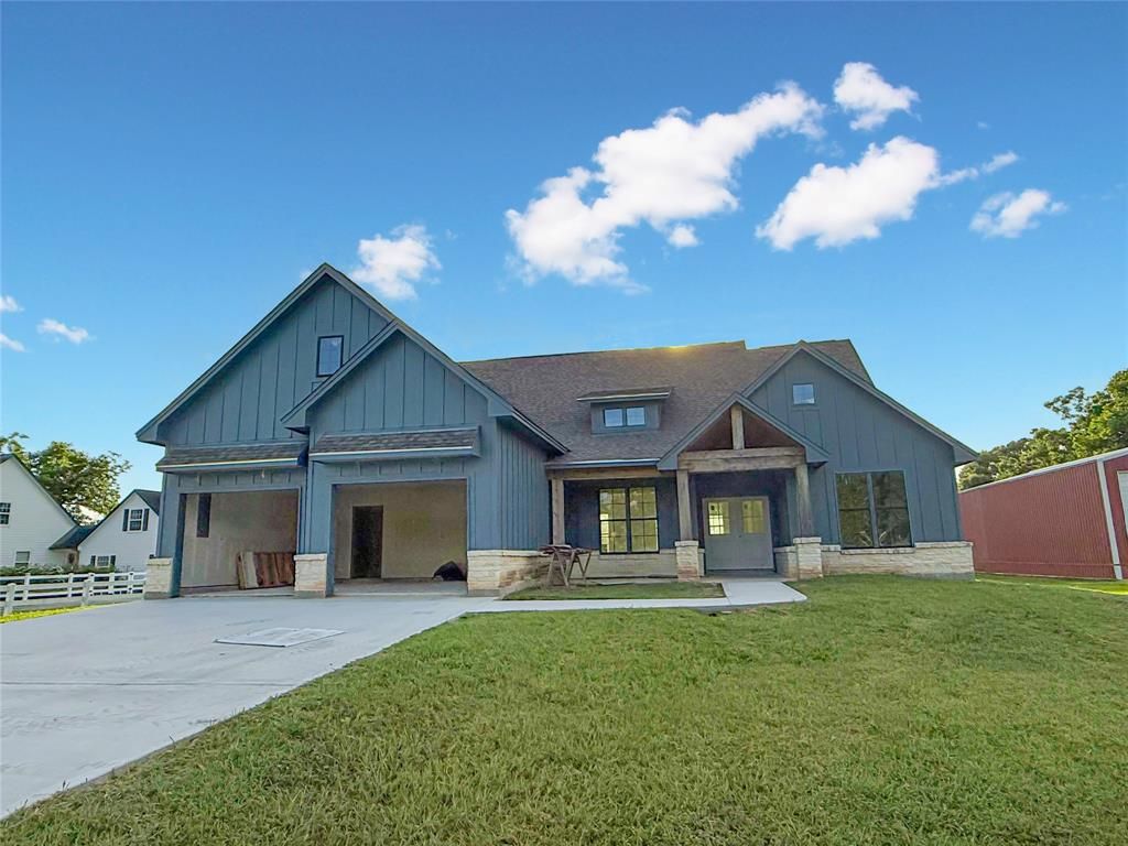 444 Mill Road, Angleton, TX 77515