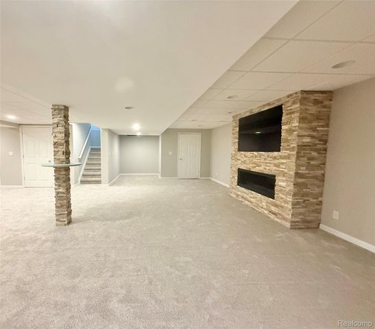 28948 Pinehurst Drive, Chesterfield Township, MI 48051