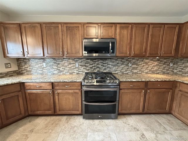 28948 Pinehurst Drive, Chesterfield Township, MI 48051