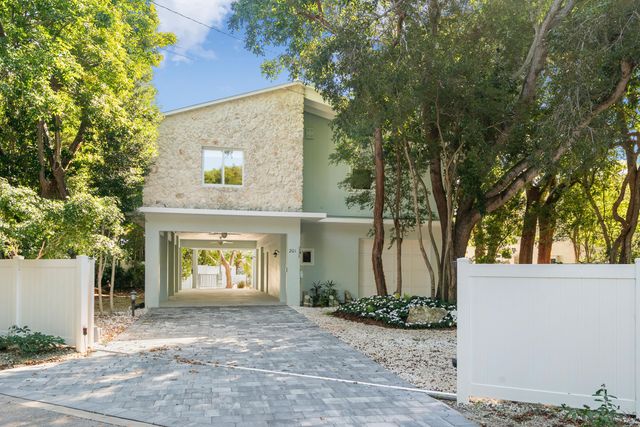 201 Harbor Drive, Plantation Key, FL 33036