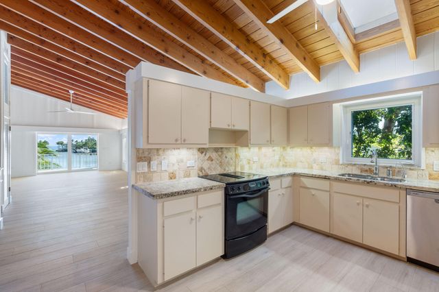 201 Harbor Drive, Plantation Key, FL 33036