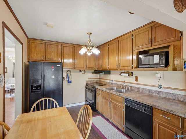 211 13th Avenue NW, Decatur, AL 35601