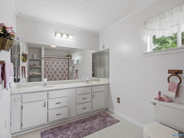 211 13th Avenue NW, Decatur, AL 35601