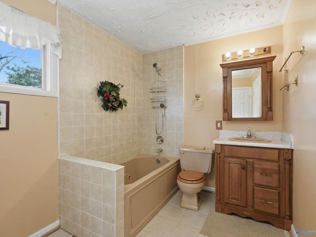 211 13th Avenue NW, Decatur, AL 35601
