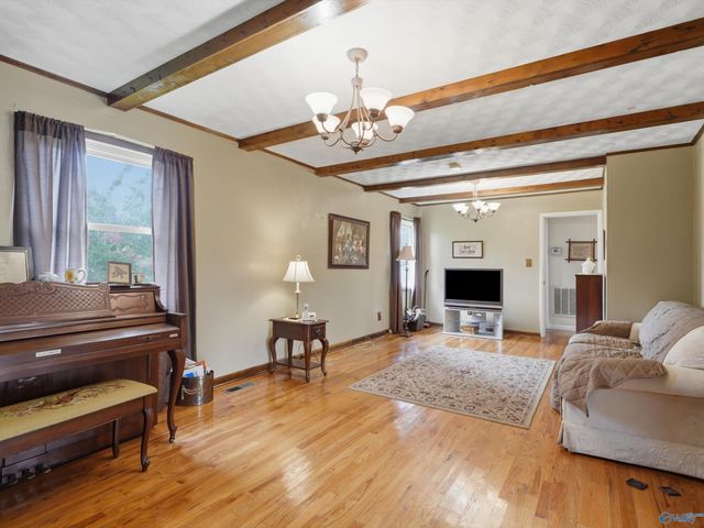 211 13th Avenue NW, Decatur, AL 35601