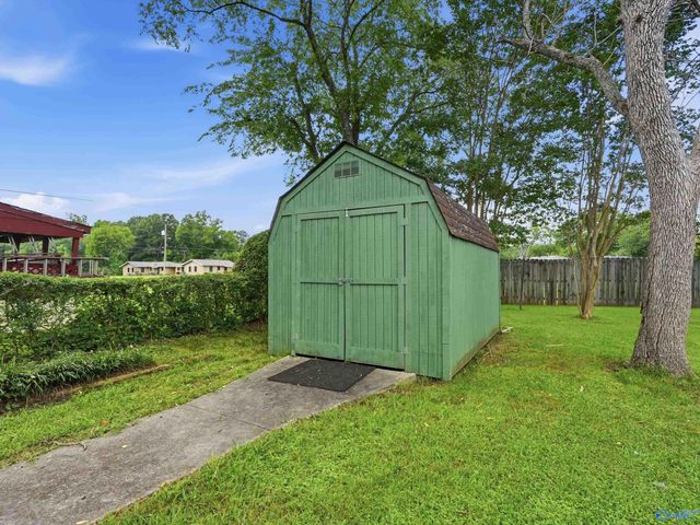 211 13th Avenue NW, Decatur, AL 35601