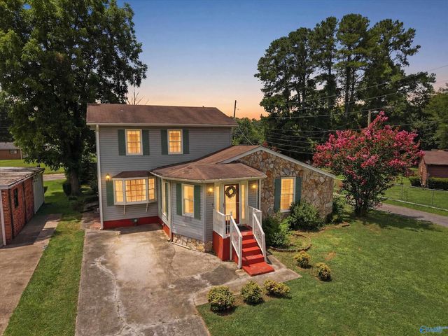 211 13th Avenue NW, Decatur, AL 35601