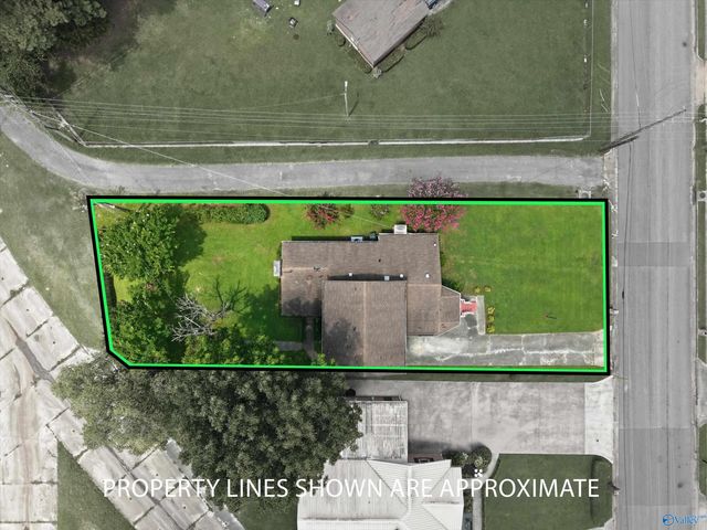 211 13th Avenue NW, Decatur, AL 35601