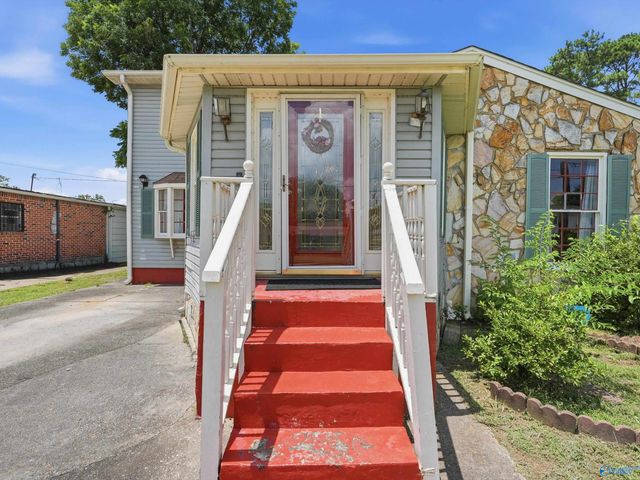 211 13th Avenue NW, Decatur, AL 35601