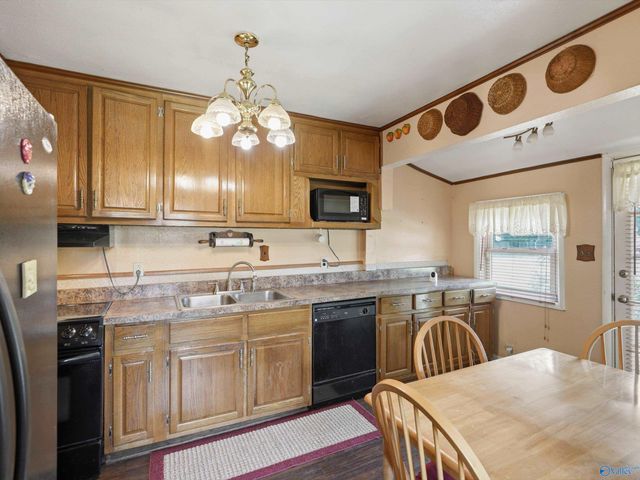 211 13th Avenue NW, Decatur, AL 35601