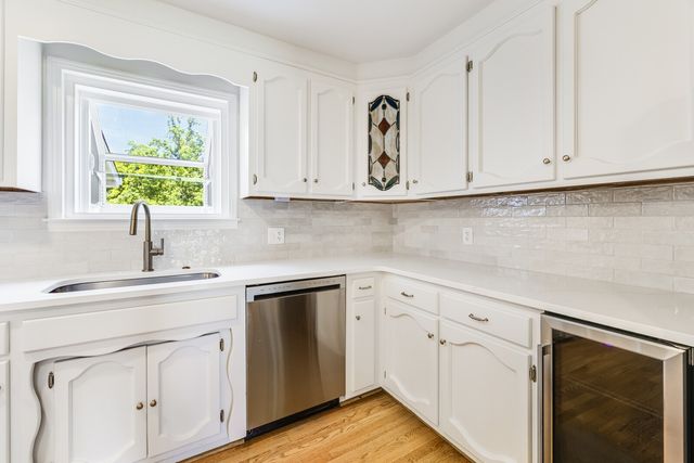 1208 Newmans Trl, Hendersonville, TN 37075