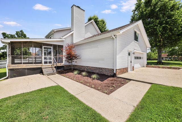 1208 Newmans Trl, Hendersonville, TN 37075