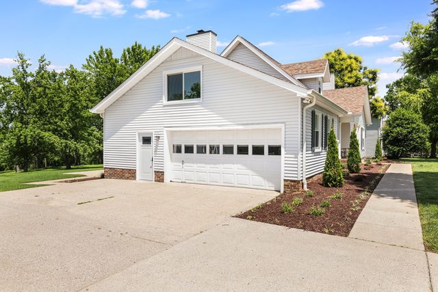 1208 Newmans Trl, Hendersonville, TN 37075