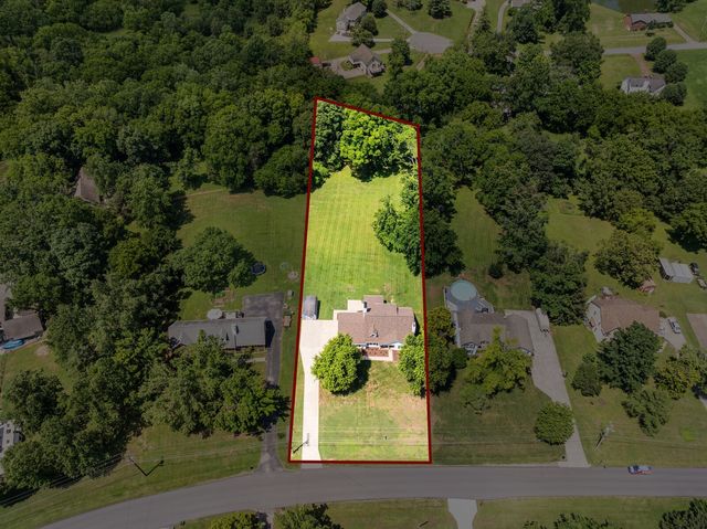 1208 Newmans Trl, Hendersonville, TN 37075