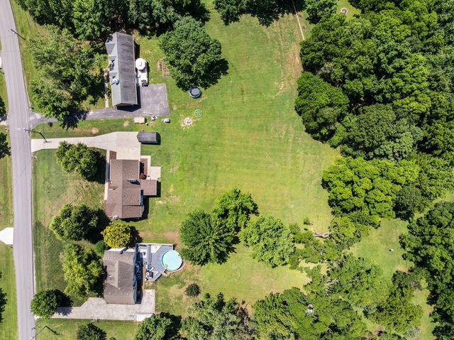 1208 Newmans Trl, Hendersonville, TN 37075